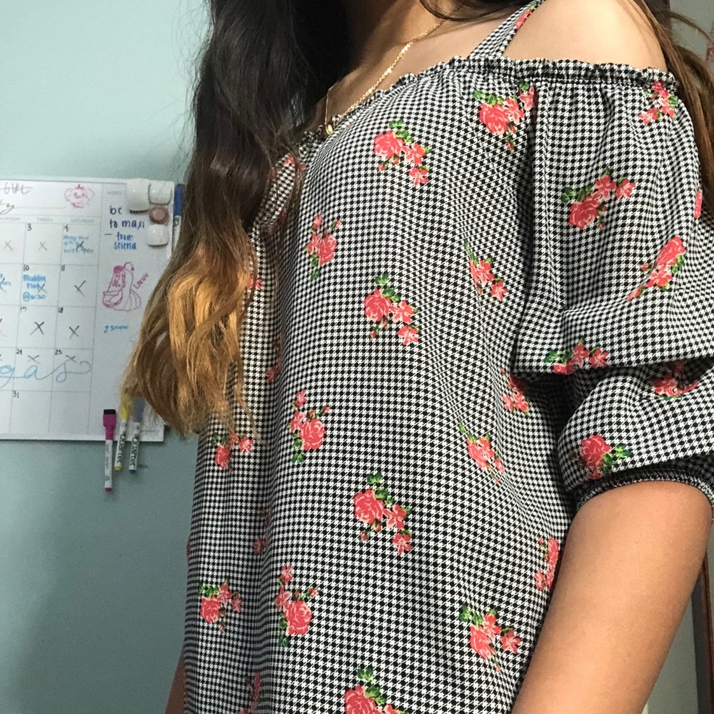 floral design cold-shoulder elbow length top
